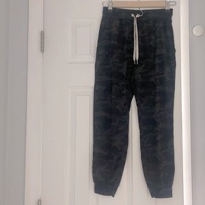Vuori joggers